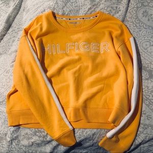 NWT TOMMY HILFIGER SWEATSHIRT
